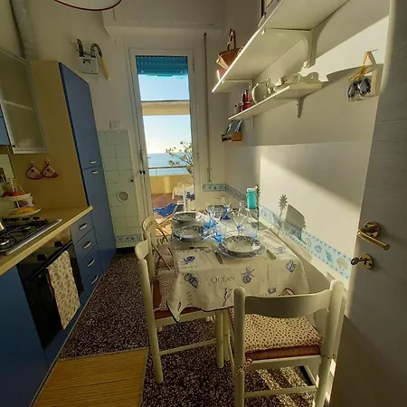 Attico Vista Mare 公寓 *
